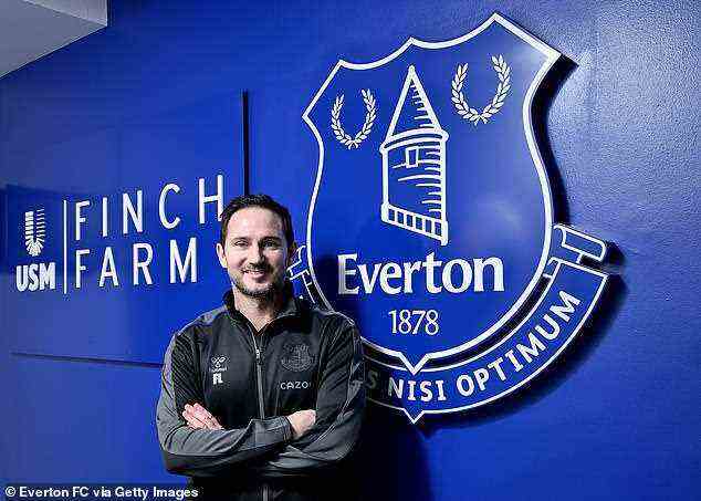 Van de Beek wird mit Frank Lampard (oben) zusammenarbeiten, der am Montag zu Everton wechselte