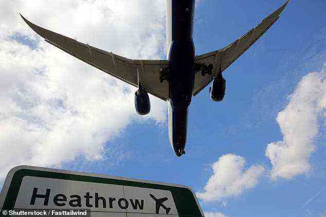 Turbulenzen: Mehr als 400 Beschäftigte des Flughafendienstleistungsunternehmens Menzies, das Gepäckabfertigung und Betankung für große Fluggesellschaften durchführt, werden für einen Streik gewählt
