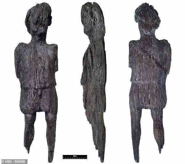 Ein durchnässter Graben in Buckinghamshire hat den unerwartetsten Fund erbracht – eine seltene, extrem gut erhaltene Holzfigur (im Bild) aus der Römerzeit