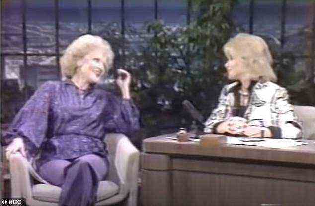 TV-Ikonen: Ein kitschiger Clip, in dem Joan Rivers (R) urkomische Widerhaken mit Betty White (L) tauscht, während er am 19.