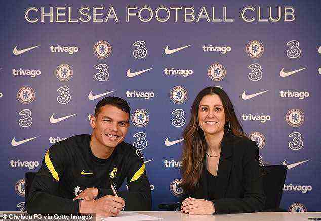 Chelsea-Verteidiger Thiago Silva hat bei den Westlondonern eine neue Verlängerung um ein Jahr abgeschlossen