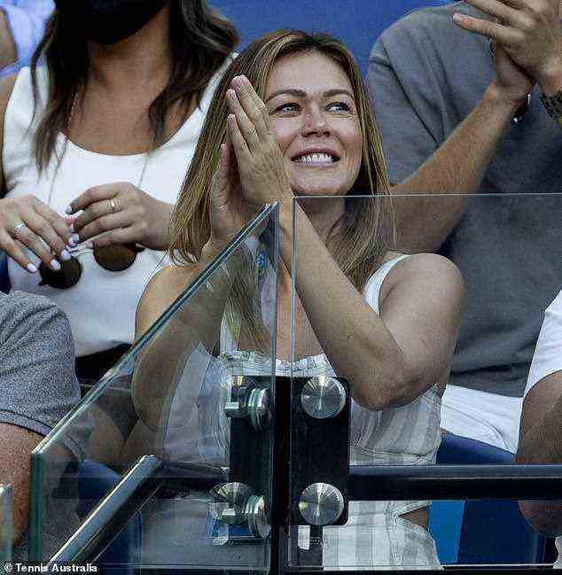 Erinnerungen!  Sasha Zhuravlyova (im Bild) trat 2016 in Richie Strahans Staffel von The Bachelor auf. Die 36-Jährige stand am Samstag wieder im Rampenlicht, als sie die Australian Open in Melbourne besuchte und den australischen Tennisstar Alex de Minaur anfeuerte