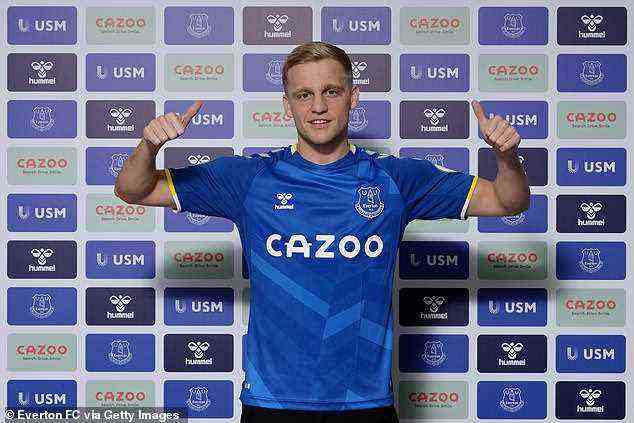 Donny van de Beek hat seinen sechsmonatigen Leihwechsel von Man United zu Everton abgeschlossen