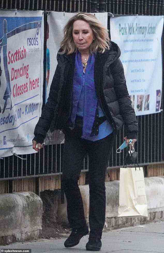 Unterwegs: Felicity Kendal, 75, gönnte sich am Donnerstag in Chelsea eine Shopping-Therapie, während sie sich mit einem wattierten Mantel gegen die Kälte kleidete