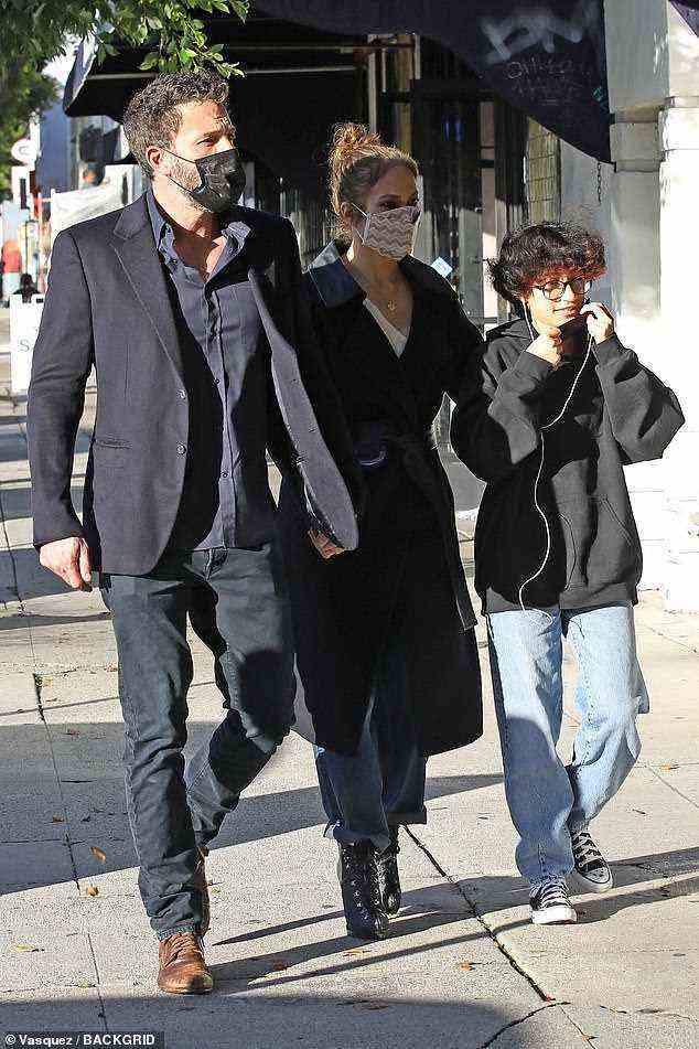 Fashionistas: Jennifer Lopez und Ben Affleck sahen mühelos stylisch aus, als sie an Silvester mit Jennifers Tochter Emme einkaufen gingen