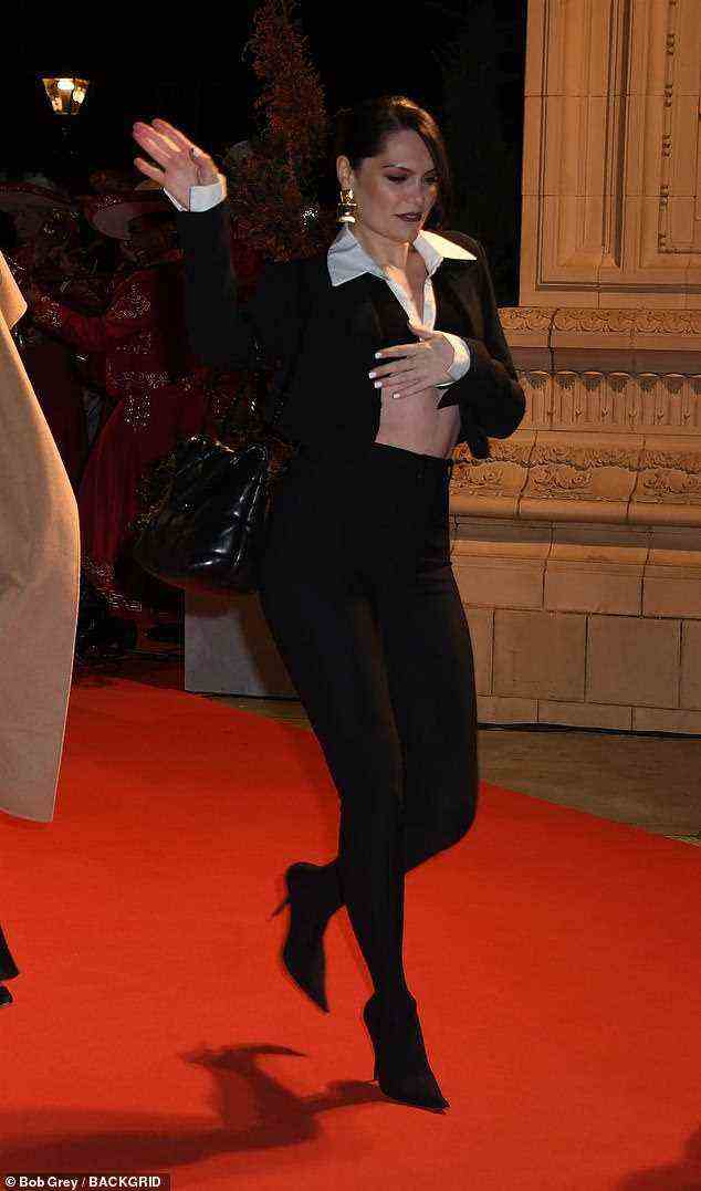 Viel Spaß!  Jessie J zeigte ihre tänzerischen Fähigkeiten, als sie am Donnerstagabend zur Eröffnungsnacht von Cirque du Soleils Luzia in London eintraf