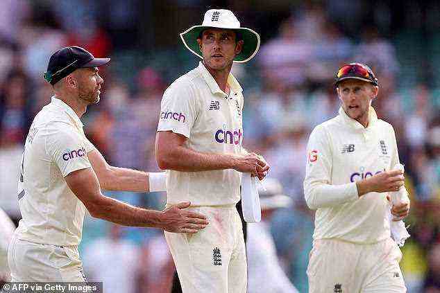Stuart Broad behauptete am zweiten Tag des vierten Tests einen Fünf-Wicket-Hol für England