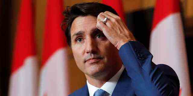 Der kanadische Premierminister Justin Trudeau hört sich während einer Pressekonferenz in Ottawa, Ontario, Kanada, am 6. Oktober 2021 Fragen an. (REUTERS/Patrick Doyle)