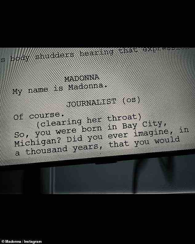 Kurzer Auftritt: Madonna beendete ihren Post mit einer Nahaufnahme eines Computerbildschirms mit einem Ausschnitt aus dem Drehbuch.  Darin stellt sich ihre Figur einem Journalisten vor