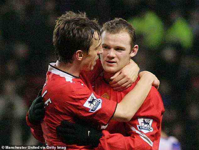 Rooney (R) und Neville waren langjährige Teamkollegen bei United, bevor letzterer in den Ruhestand ging