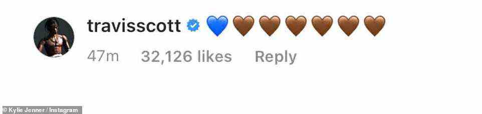 Antwort: Scott reagierte auf die Nachricht mit einem blauen Herz-Emoji und sechs braunen Herz-Emojis in den Kommentaren von Kylies Post