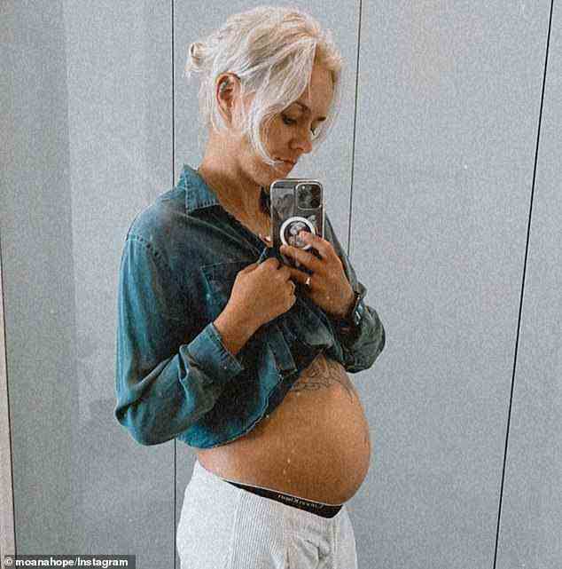 Babyfreude: Im Dezember gab Moana bekannt, dass sie mit ihrem zweiten Kind schwanger war, das durch IVF gezeugt wurde.  Dies ist ihre erste Schwangerschaft, da Isabella Svea ausgetragen hatte