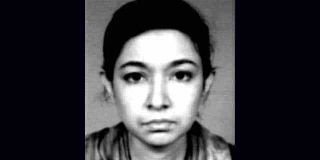 Dieses undatierte FBI-Handout-Foto zeigt Aafia Siddiqui, eine Pakistanerin, die einst am Massachusetts Institute of Technology studierte.  US-Heimatschutzminister Tom Ridge gab am 26. Mai 2004 bekannt, dass Siddiqui vom FBI wegen Vernehmungen wegen möglicher Kontakte zu al-Qaida verfolgt wird.