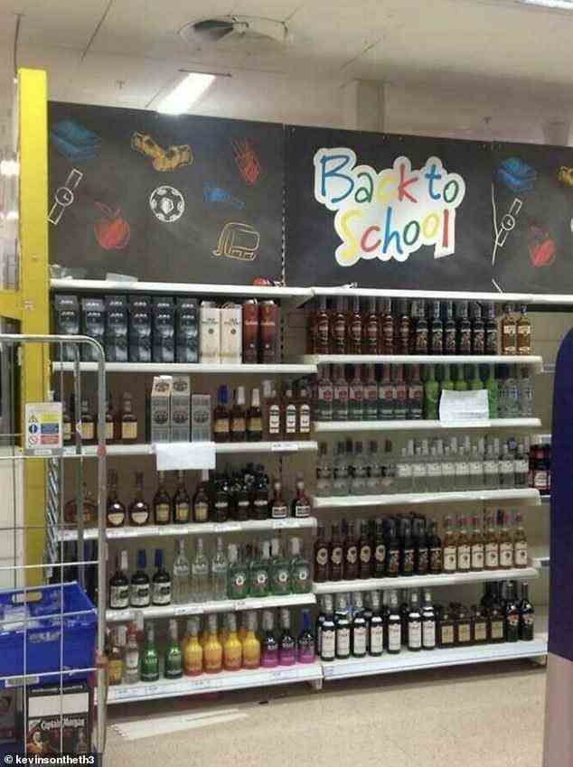 Vielleicht ist dieser Gang, der in einem britischen Supermarkt entdeckt wurde, kein großer Etikettierungsfehler, sondern verkauft tatsächlich „Back to School“-Waren für die Lehrer und nicht für die Schüler?