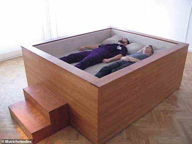 Obwohl dieses Bett wie ein Kunstwerk in einer Galerie aussieht, ist es definitiv nichts für Klaustrophobiker unter uns