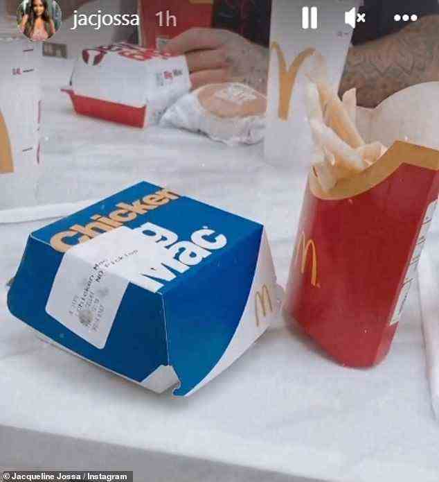 Lecker: Bevor das geliebte Paar nach Hause ging, traf es McDonalds, wo Jacqueline in einen Chicken Big Mac steckte