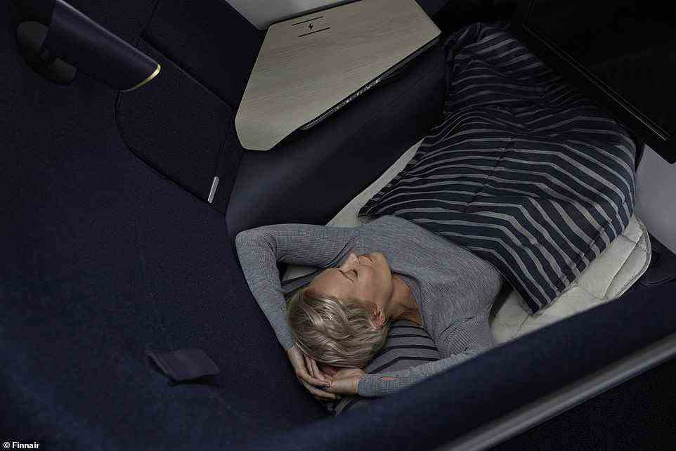 Der CEO von Finnair, Topi Manner, sagte, der nicht verstellbare Sitz schaffe viel mehr Platz für die Passagiere, um sich in ihrer eigenen „nestähnlichen“ Kapsel zu bewegen