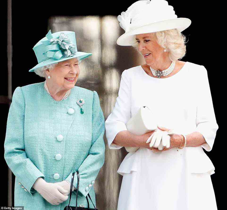 Die Briten unterstützen „Queen Camilla“ mit Begeisterung – mit einem Vorsprung von zwei zu eins, wie eine Umfrage ergab, nachdem die Königin den zukünftigen Status der Herzogin von Cornwall in einer historischen Erklärung zum Platinjubiläum zugesichert hatte
