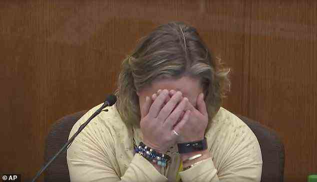 Potter weint am 17. Dezember während ihres Totschlagprozesses vor Gericht