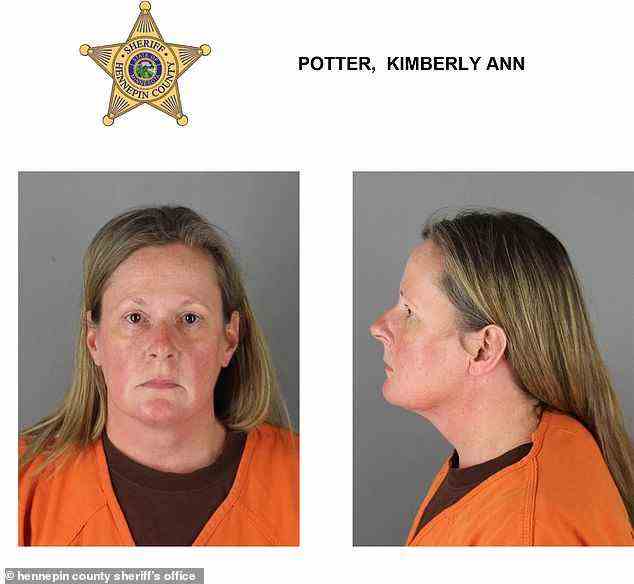 Potter, eine 26-jährige Polizeiveteranin, ist auf ihrem Fahndungsfoto vom 14. April zu sehen, nachdem sie wegen Mordes an Wright festgenommen wurde