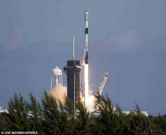 49 Starlink-Satelliten starteten am Donnerstag, den 3. Februar 2022 um 18:13 Uhr GMT vom Kennedy Space Center in Florida. Der Moment des Starts ist hier abgebildet