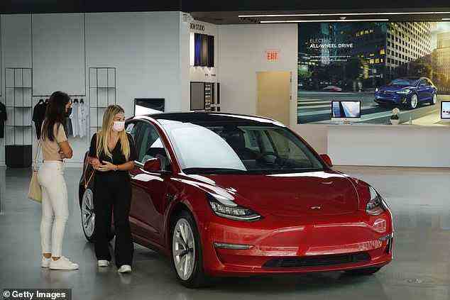 Ford ist besorgt, dass der Anstieg der Preisaufschläge dem Ruf des Unternehmens und der Einführung seiner neuen Elektroauto-Reihe schaden wird, die mit den Modellen von Tesla vervollständigt wird (Bild).