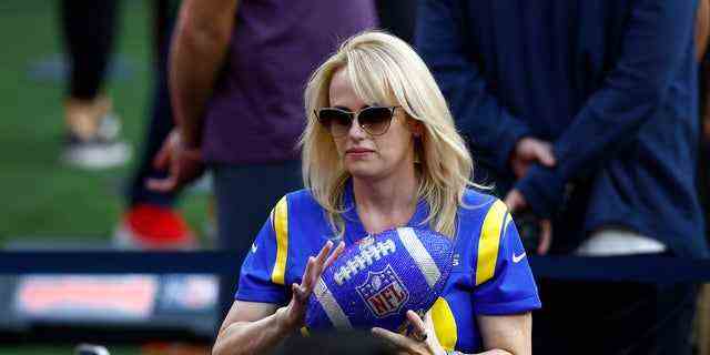 Schauspielerin Rebel Wilson besucht Super Bowl LVI.
