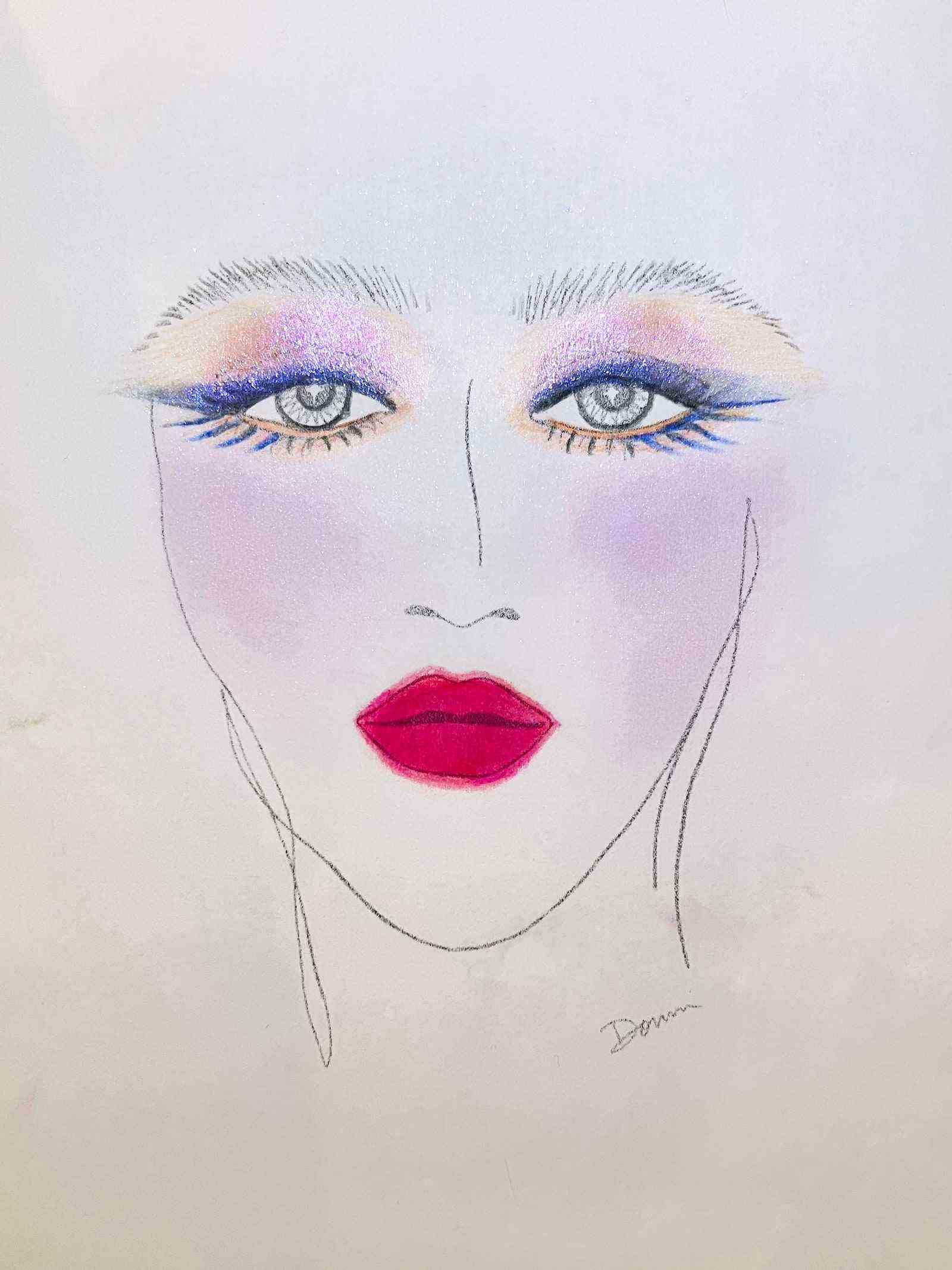 Gesichtsdiagramm des Gesichts mit schimmerndem rosa und blauem Eyeliner und Lidschatten und rosarotem Lippenstift