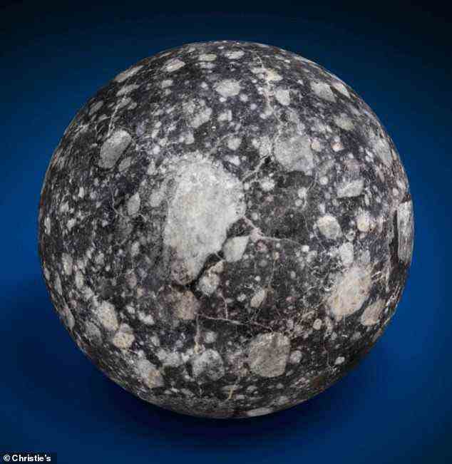 Diese „seltene Mondkugel“ steht im Wert von 25.000 $ zum Verkauf