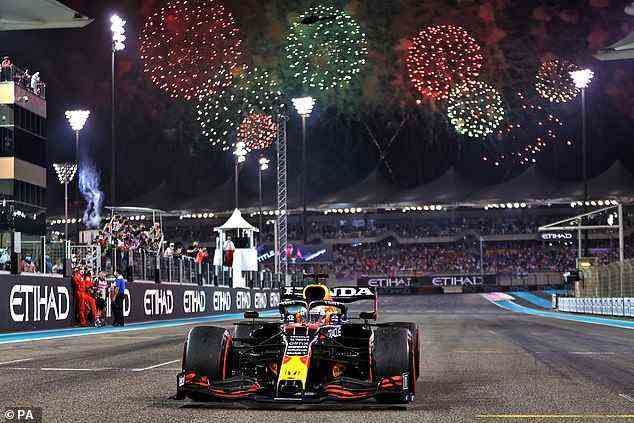 Der Niederländer überholte Hamilton in der letzten Runde des Großen Preises von Abu Dhabi und sicherte sich so den Titel