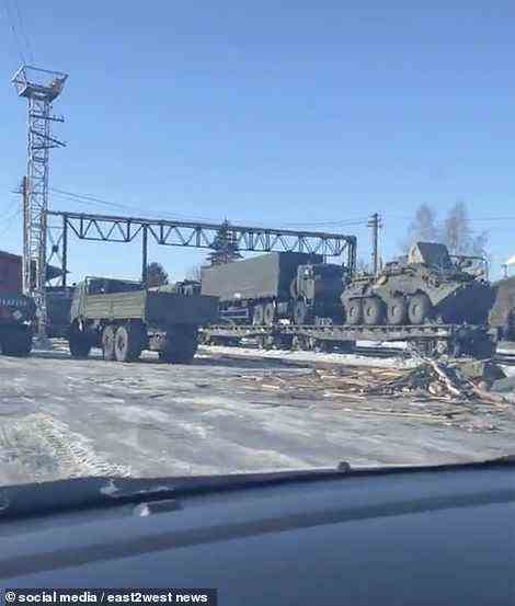 Troops movement in the areas close to Ukrainian border spotted by local residents. Kursk region