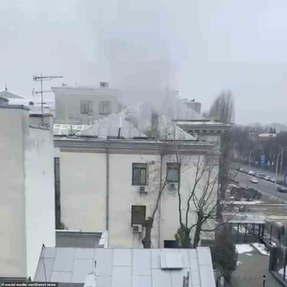 Smoke billows from Russian embassy in Kyiv: are they destroying documents?