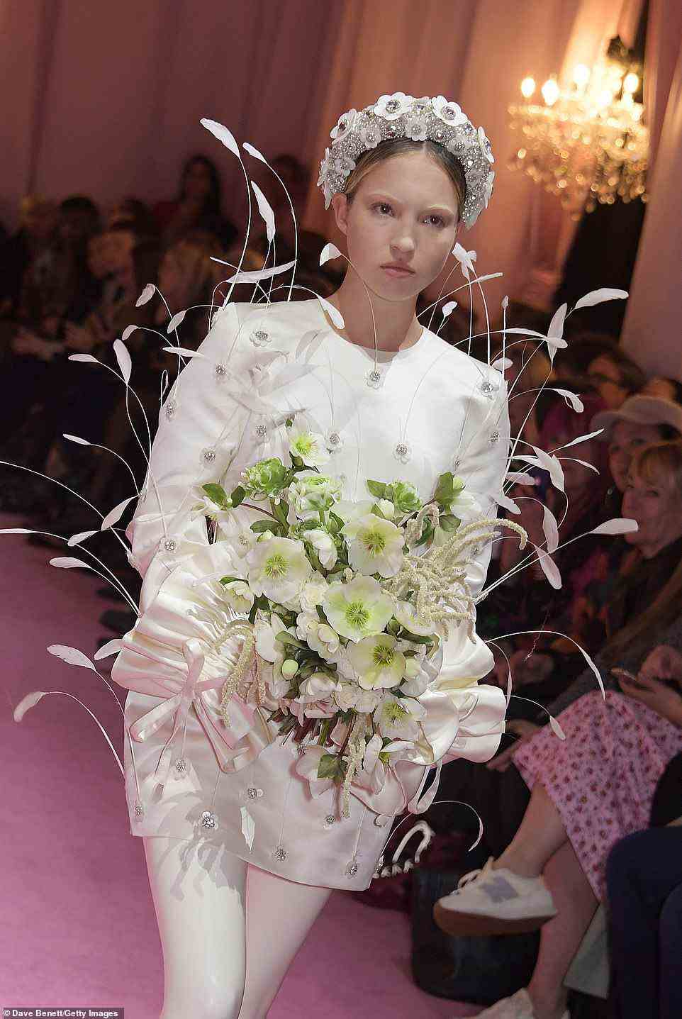 Flower power: Her look was completed with an accompanying headpiece covered in white flowers, keeping in theme with Quinn's signature designs