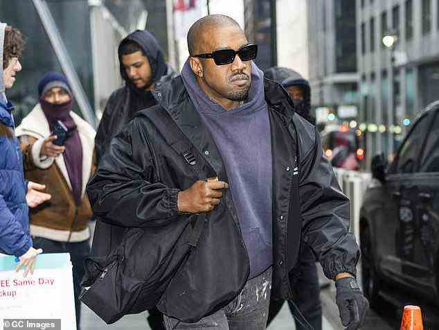 Rechtliche Probleme: Kanye West könnte nach dem Vorfall im letzten Monat strafrechtlich verfolgt werden, bei dem er beschuldigt wurde, einen Fan gestoßen und geschlagen zu haben, der ein Autogramm suchte;  Gesehen im Januar