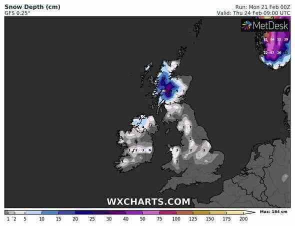 22 cm Schnee oder über 8 Zoll werden in Schottland auf dem Boden liegen, während 1-3 cm in England und Wales liegen