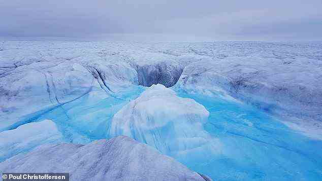 Warnung: Grönlands Eisschild (im Bild) schmilzt von unten nach oben und ist jetzt der größte Einzelverursacher des globalen Meeresspiegelanstiegs, wie eine neue Studie herausgefunden hat