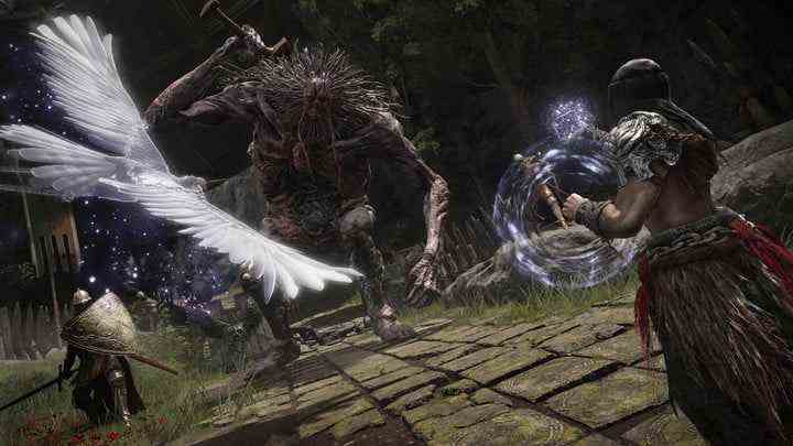 Ein Troll kämpft gegen einen Spieler in Elden Ring.