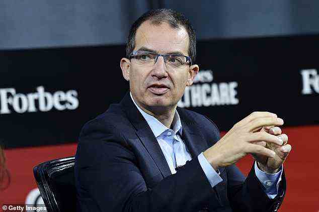 Stephane Bancel (im Bild), CEO von Moderna, sagte, er erwarte, dass das Virus in naher Zukunft von einer Pandemie zu einem Endemit übergehen werde