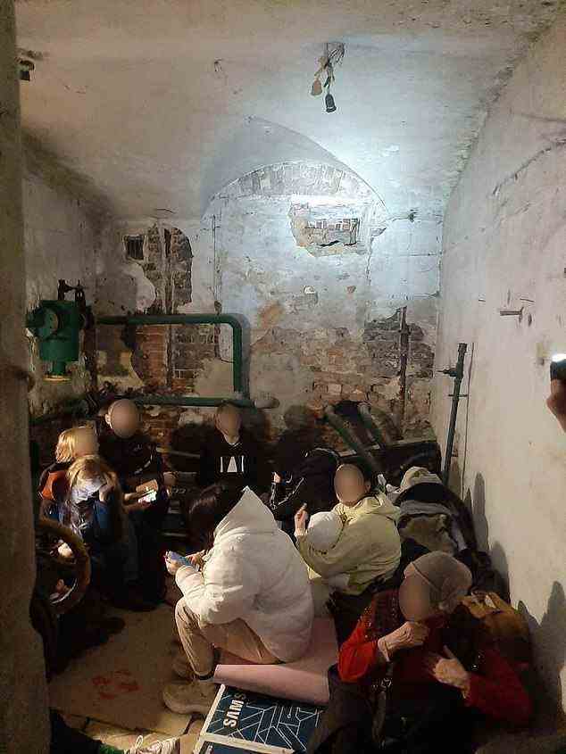 Ukrainische Australier sind in der Ukraine in unterirdischen Bunkern gefangen und konnten die Grenzen nicht sicher passieren