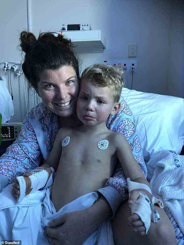 Am Montag, dem 2. Juni 2018, bekam der kleine vierjährige Oliver Davis (im Bild) „unerträgliche Schmerzen“, die zu einem Albtraum in der Familie führten