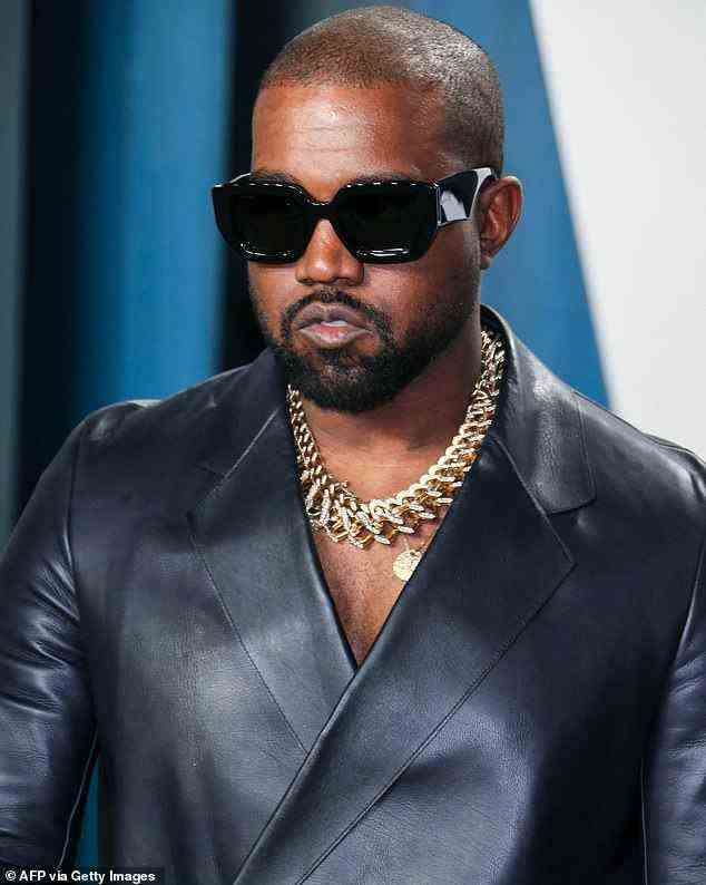 Ungefiltert: Kanye West hat an diesem Wochenende eine lange Instagram-Nachricht gepostet, in der sie Kris Jenner „einen Helden“ nennt, während sie ihren langjährigen Freund Corey Gamble beschimpft