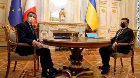 Russland schüttet kaltes Wasser über die Deeskalation der Ukraine-Krise aus, als Macron sich mit Selenskyj trifft