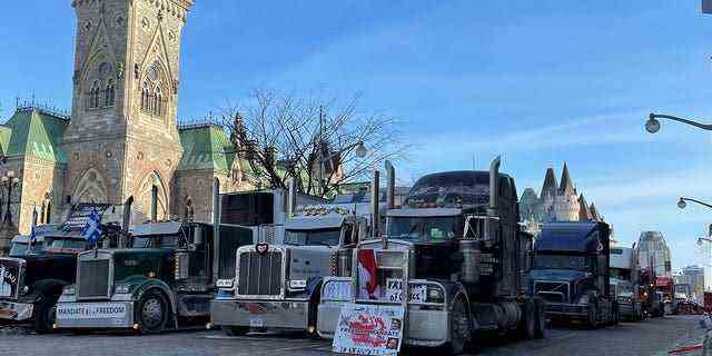 Unterstützung für kanadische Trucker, die gegen das COVID-19-Impfmandat von Premierminister Justin Trudeau protestieren