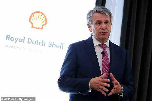 Der Niederländer Ben van Beurden, 63, hat den Wert seiner Anteile an dem Öl- und Gasgiganten um 7 Millionen Pfund steigen sehen, nachdem die Energiepreise in die Höhe geschossen sind