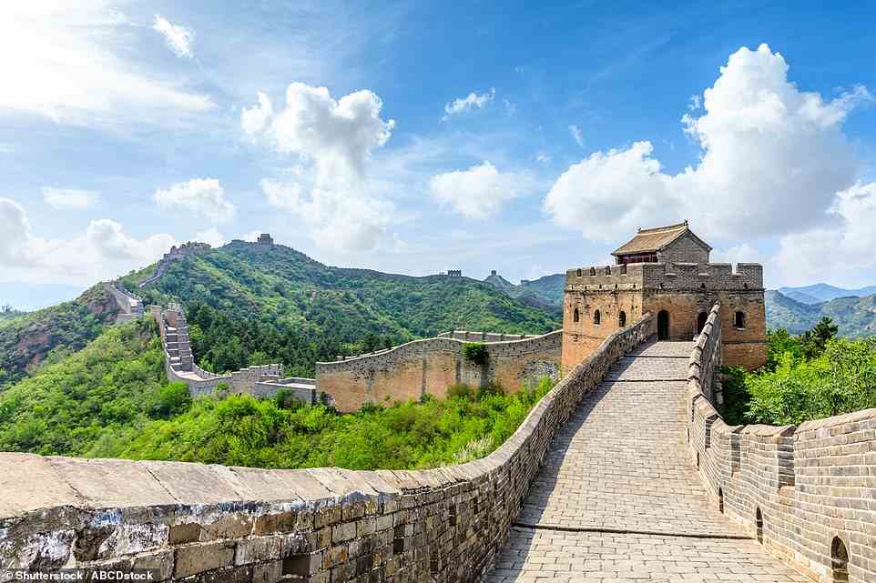 Die Struktur blickt auf den oben abgebildeten Jinshanling, einen Abschnitt der Chinesischen Mauer aus der Zeit der Ming-Dynastie (Aktenfoto).