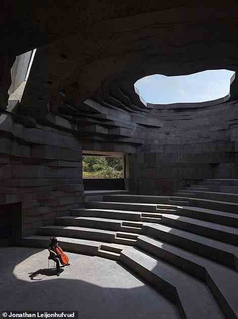 Musikalische Darbietungen können im oben abgebildeten „Semi-Outdoor-Amphitheater“ der Chapel of Sound auftreten