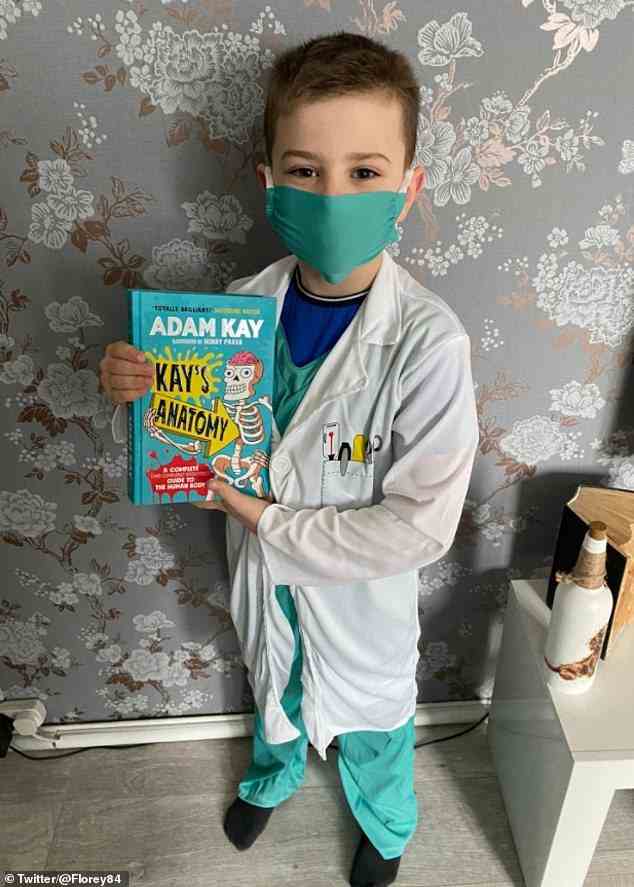 Gemma aus Swindon teilte ein Bild ihres Sohnes, der als Adam Kay verkleidet war, nachdem sie sich von seinem Kinderbuch Kay’s Anatomy: A Complete (and Completely Disgusting) Guide to the Human Body inspirieren ließ