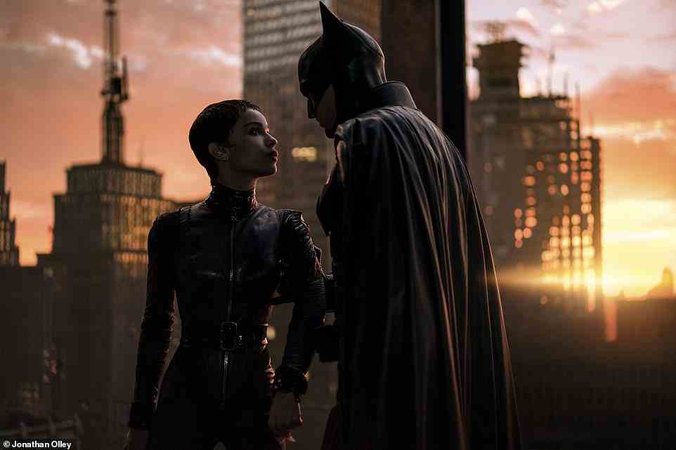 Sehenswert: Anstatt eine Ursprungsgeschichte zu sein, sieht The Batman unter der Regie von Matt Reeves, wie Batman The Riddler in seinem zweiten Jahr der Verbrechensbekämpfung verfolgt