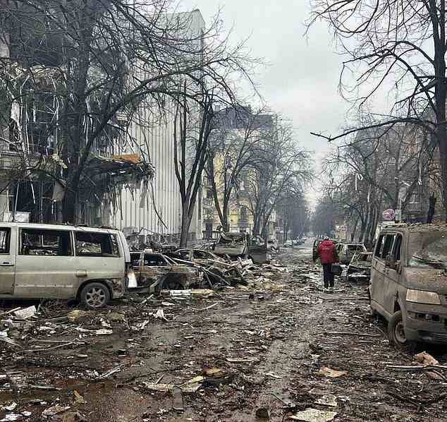 Charkiw wurde tagelang bombardiert, wobei lokale Beamte sagten, es gebe kein Gebiet der Stadt, das nicht getroffen worden sei