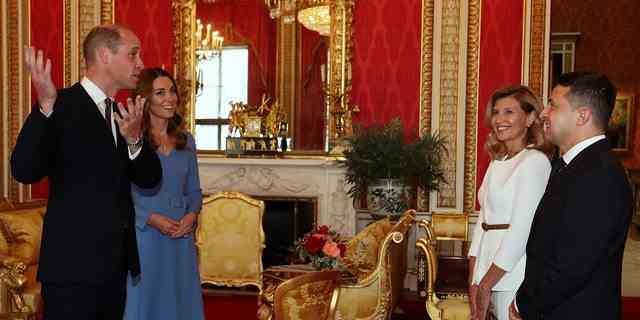 Prinz William, Herzog von Cambridge, und Catherine, Herzogin von Cambridge, treffen den ukrainischen Präsidenten Volodymyr Selenskyj und seine Frau Olena während einer Audienz im Buckingham Palace am 7. Oktober 2020 in London, England.